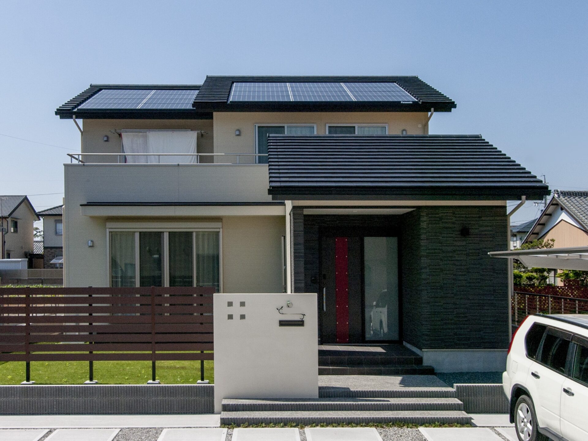 異素材が響き合う、陰影豊かなファサードデザイン