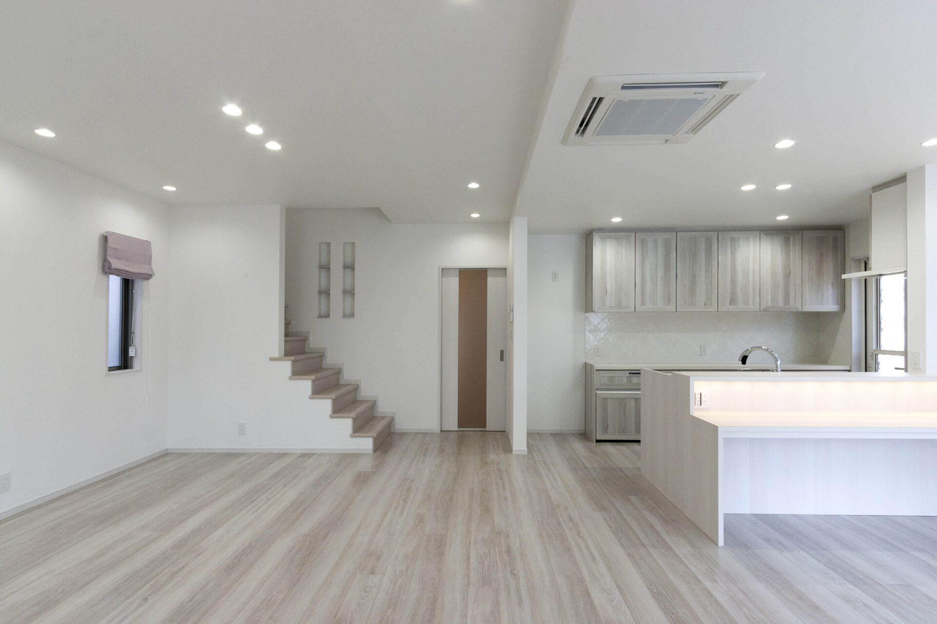 明るさが広がる、ナチュラルモダンな家