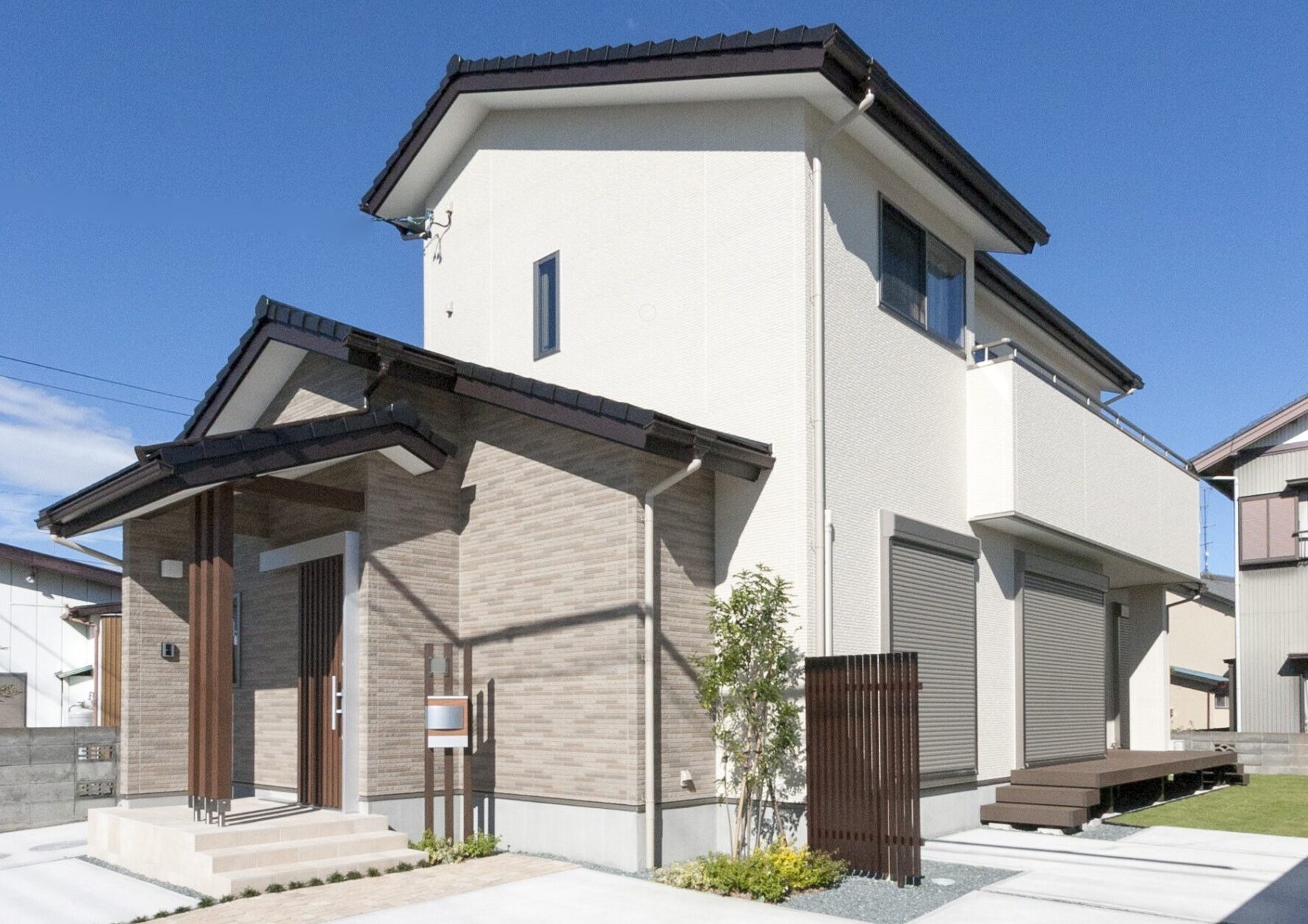 端正な佇まいに、木の優しさを添えた和モダンな住まい