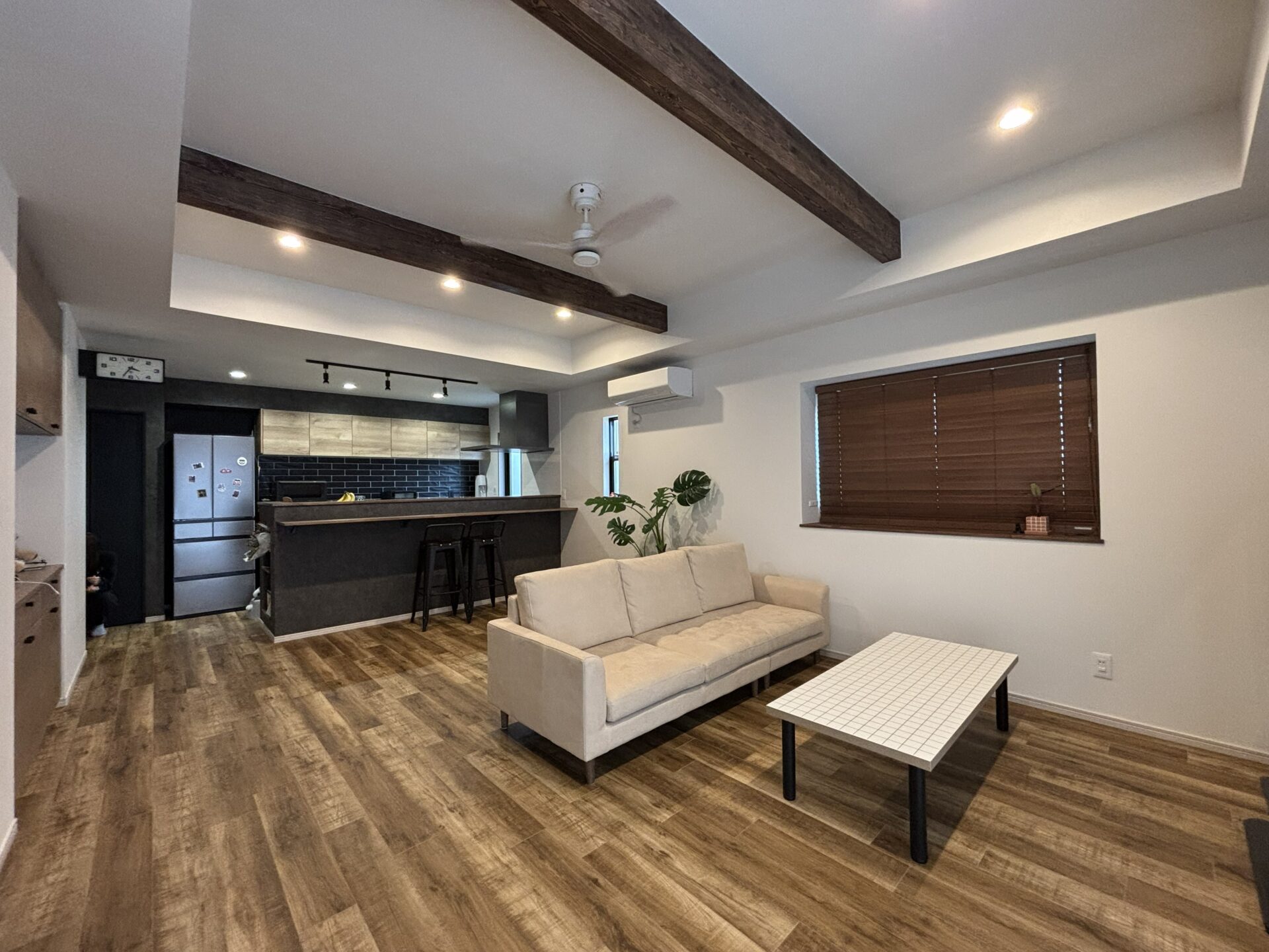 光と木のぬくもりに包まれる、大人の隠れ家